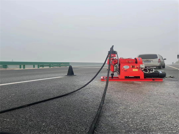 凤凰马路路基路面开裂下沉注浆加固灌浆